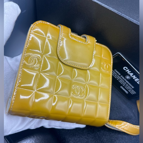Chanel Chocolate bar Cocomark Enamel Bi-fold wallet - Picture 4 of 13
